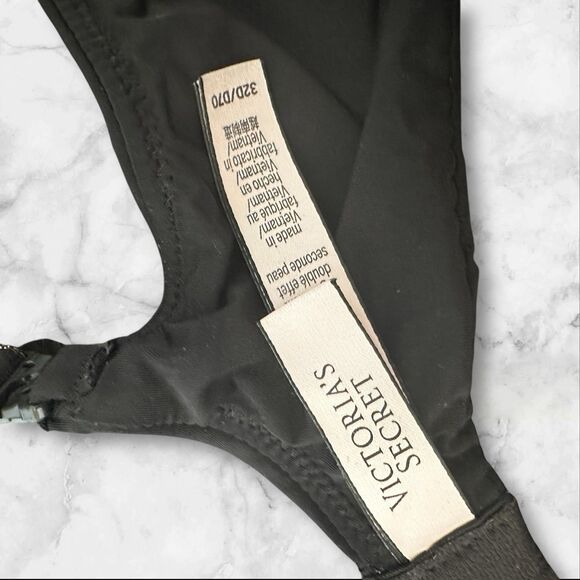 Victoria’s Secret Wireless Bra Size 32D Black Lightly Lined TShirt Logo Straps - Picture 4 of 6